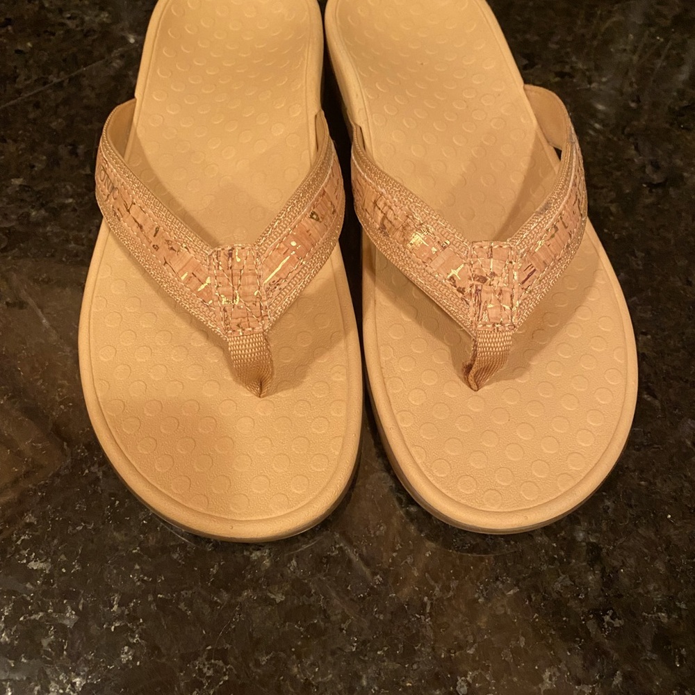 Women’s Vionic Sandals Size 9